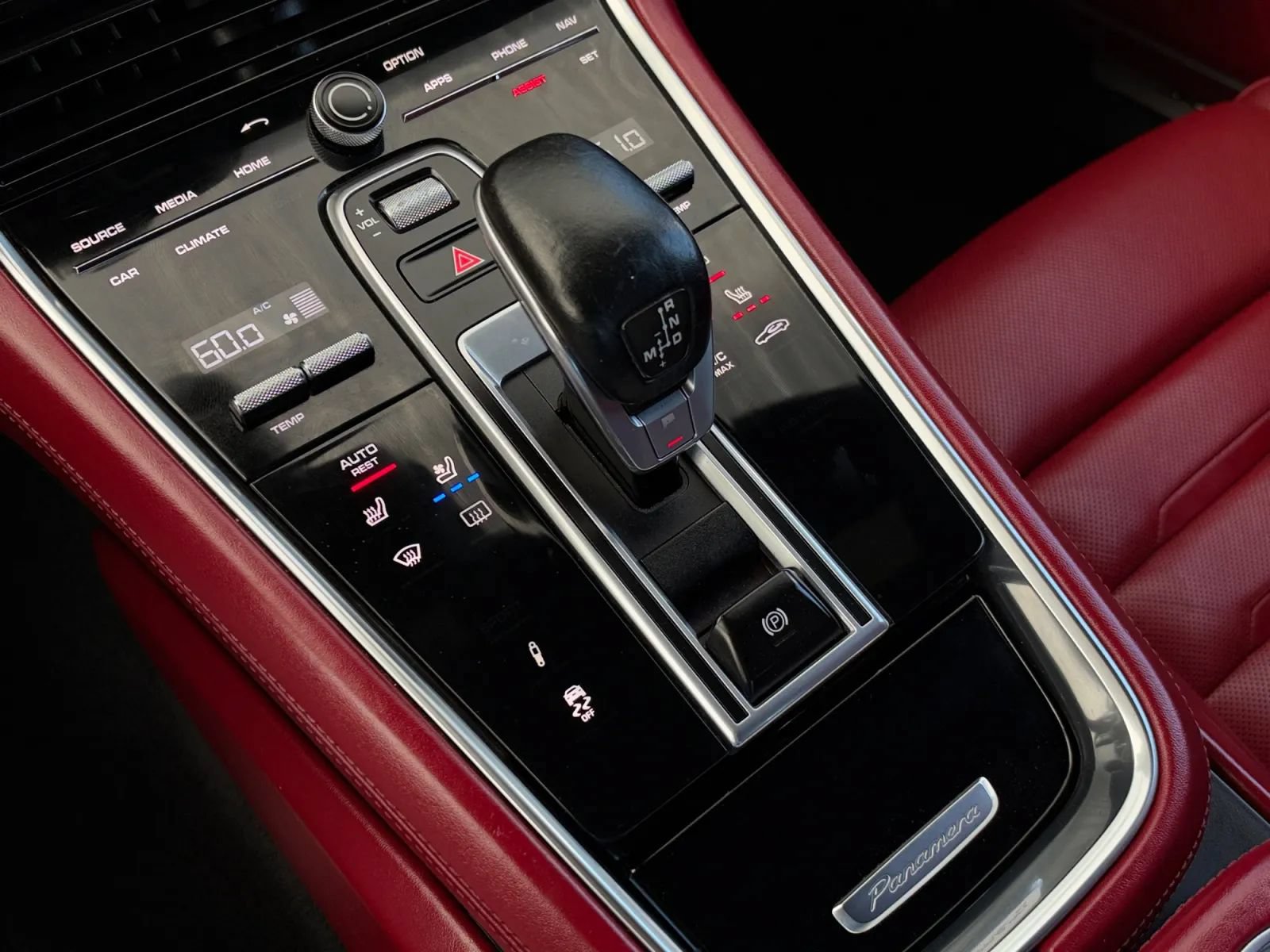 Used 2018 Porsche Panamera 4S AWD/4WD image 40