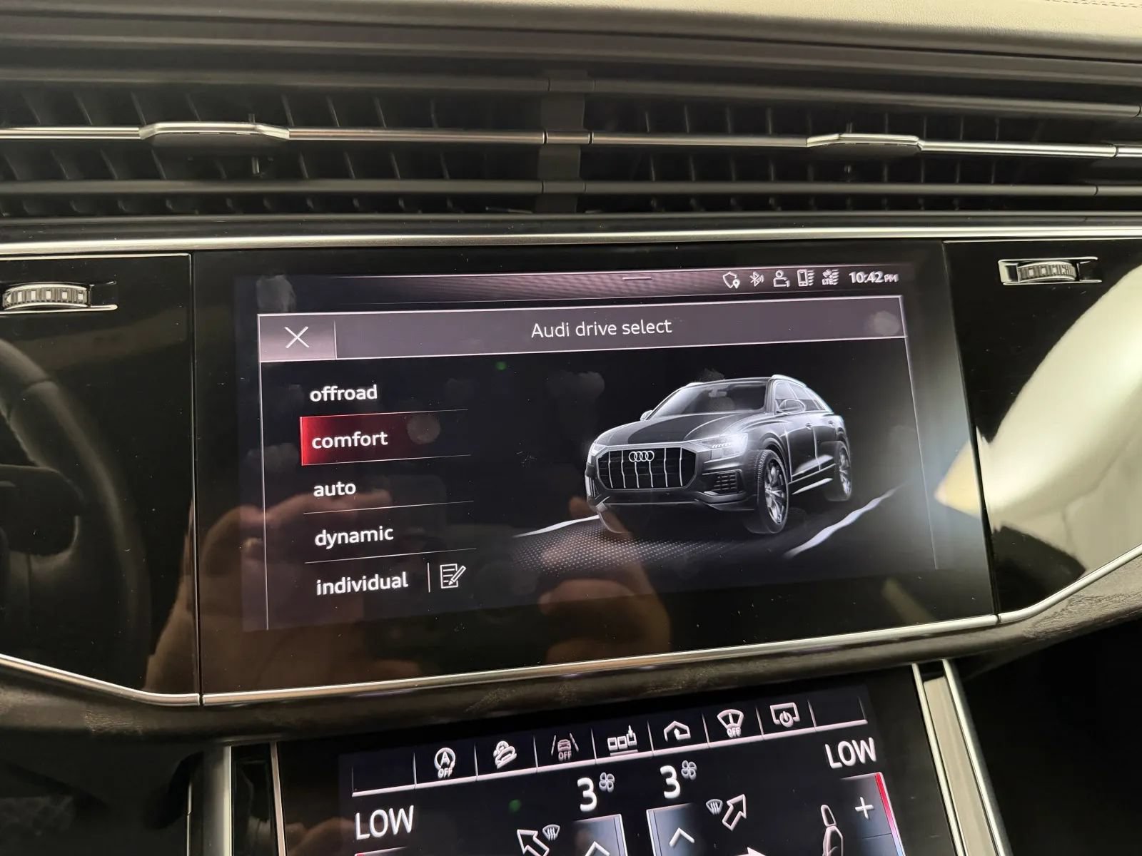 Used 2019 Audi Q8 Prestige AWD/4WD image 28