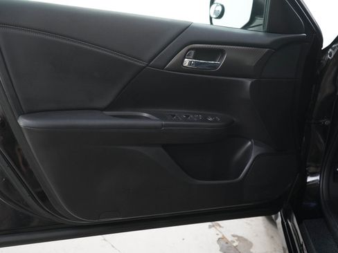 Used 2016 Honda Accord Sport image 17
