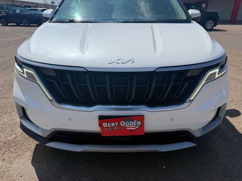Used 2022 Kia Carnival EX FWD image 2