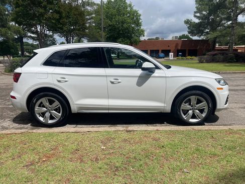 Used 2019 Audi Q5 Premium AWD/4WD image 6