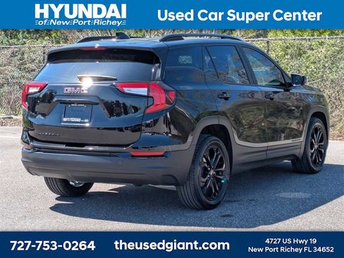 Used 2022 GMC Terrain SLE w/ Driver Convenience Package image 5