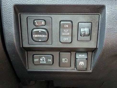 Used 2018 Toyota Tundra SR5 w/ SR5 Upgrade Package AWD/4WD image 30