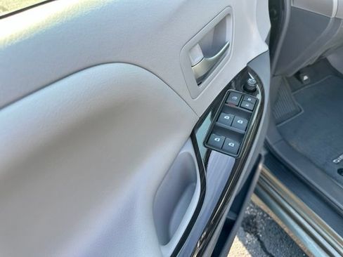 Used 2018 Toyota Sienna XLE w/ XLE Navigation Package FWD image 15