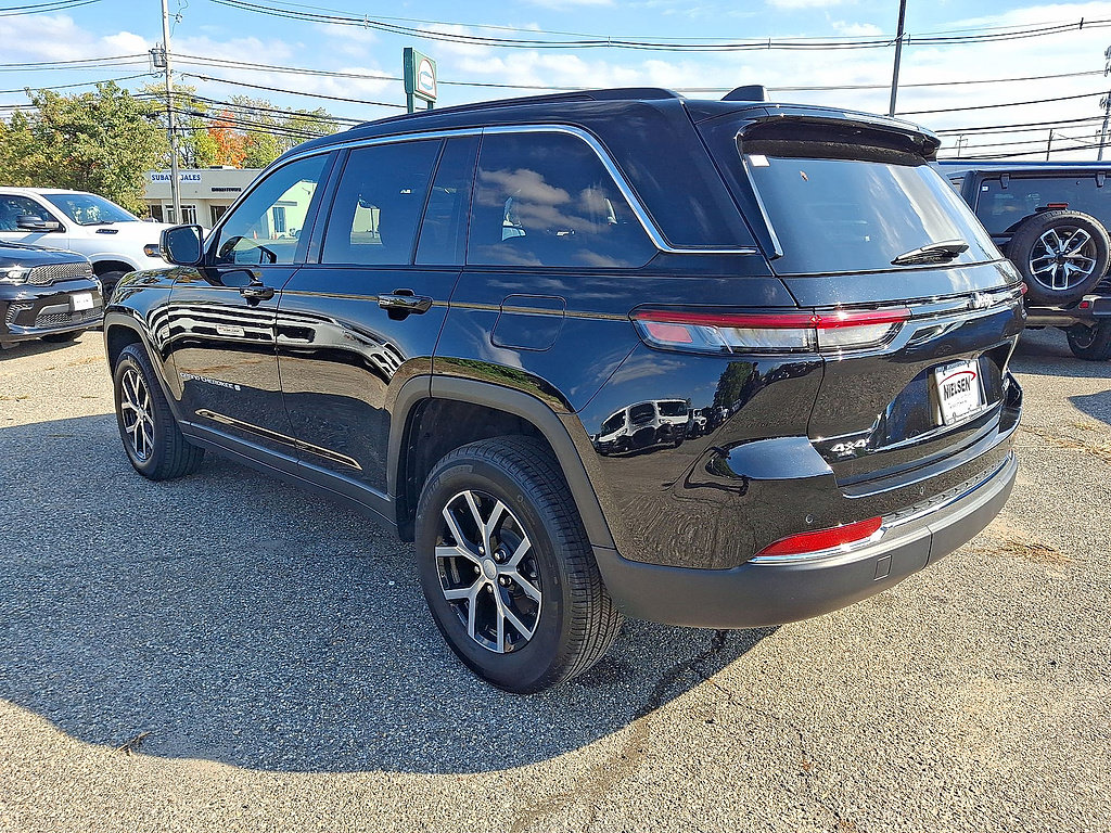 Certified 2025 Jeep Grand Cherokee Limited w/ Trailer Tow Package AWD/4WD image 6