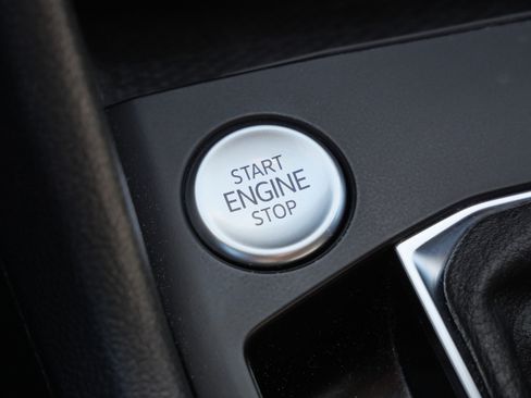 Certified 2022 Volkswagen Taos SE image 27