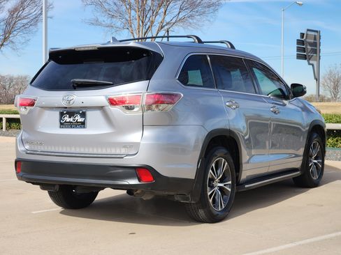 Used 2016 Toyota Highlander XLE image 13