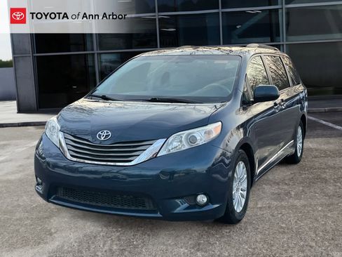 Used 2012 Toyota Sienna XLE image 8