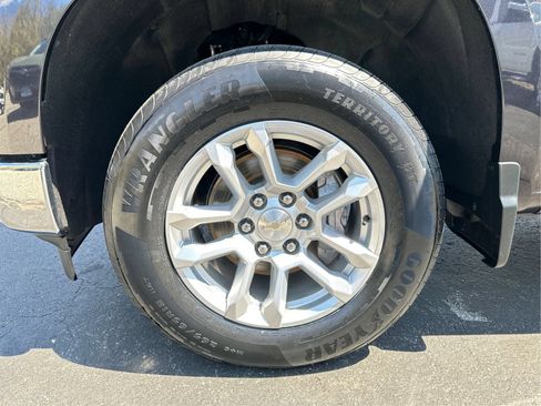 Used 2023 Chevrolet Silverado 1500 LT AWD/4WD image 24