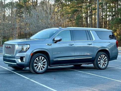 Used 2021 GMC Yukon XL Denali image 2