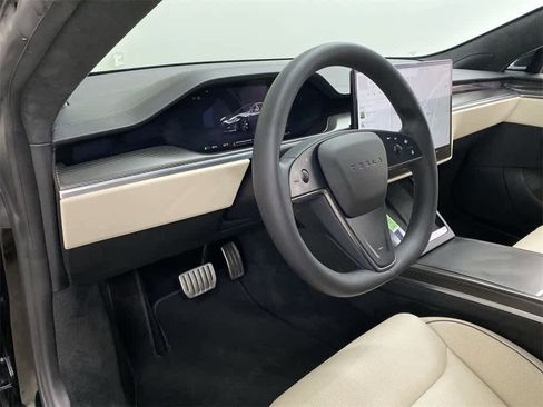 Used 2023 Tesla Model S Plaid image 2