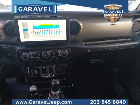 Used 2019 Jeep Wrangler Sport image 3