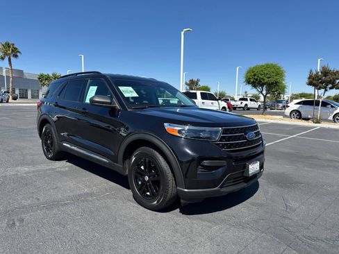 Used 2021 Ford Explorer XLT RWD image 3