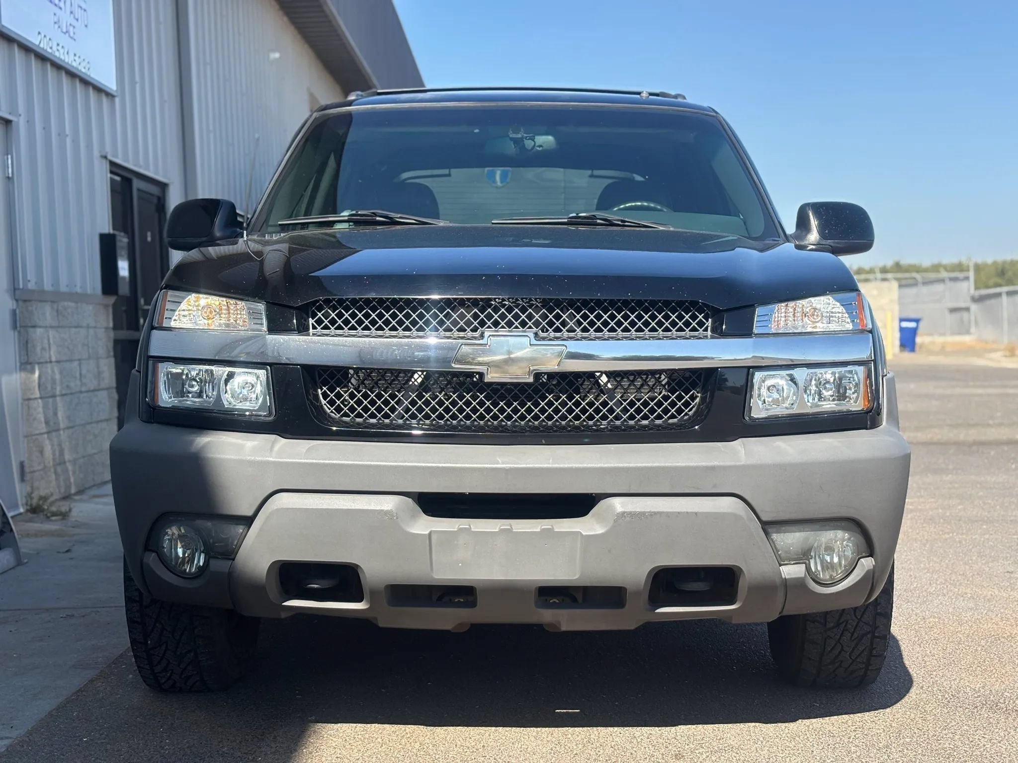 Used 2002 Chevrolet Avalanche 2500 w/ Convenience Pkg AWD/4WD image 9