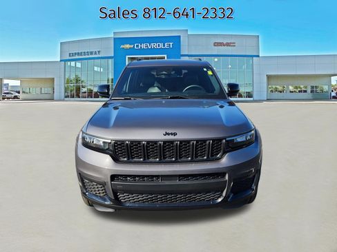 Used 2023 Jeep Grand Cherokee L Laredo image 2