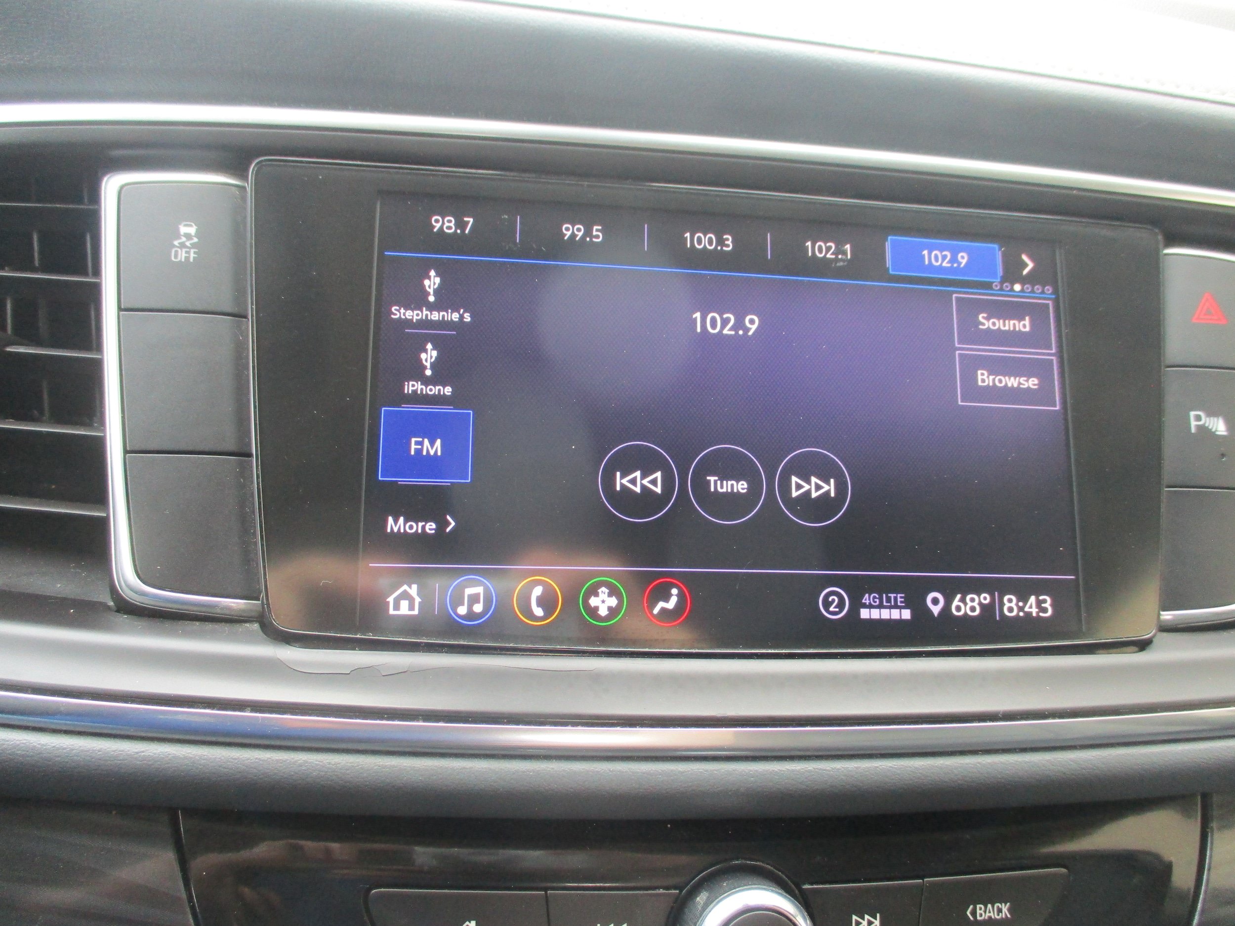 Used 2020 Buick Enclave Essence FWD image 17