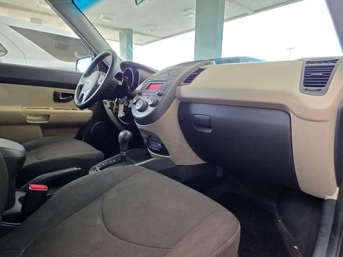 Used 2010 Kia Soul ! FWD image 24