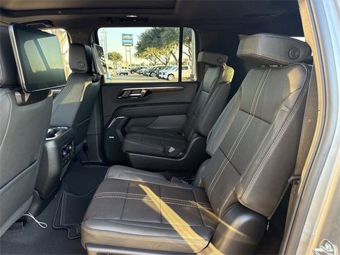 New 2026 Chevrolet Suburban High Country image 27