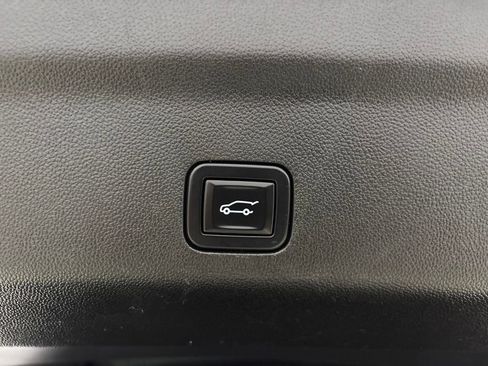 Used 2023 Chevrolet Suburban High Country AWD/4WD image 38