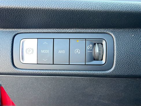 Used 2024 Chevrolet Traverse Z71 AWD/4WD image 10