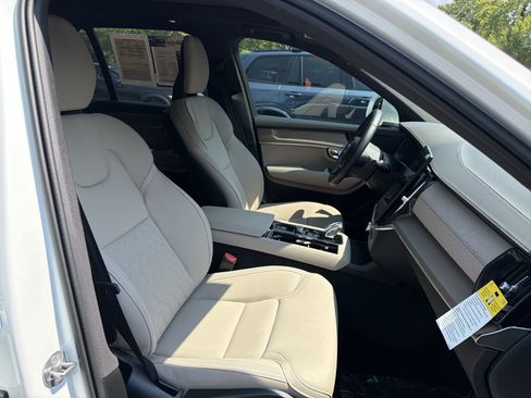 Certified 2026 Volvo XC90 B6 Plus w/ Protection Package Premier AWD/4WD image 35