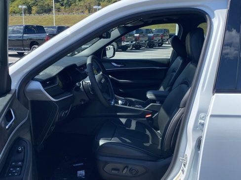 New 2025 Jeep Grand Cherokee L Limited w/ Luxury Tech Group II image 15