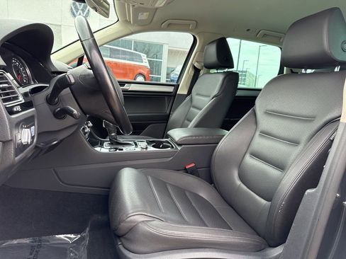 Used 2015 Volkswagen Touareg Sport image 9