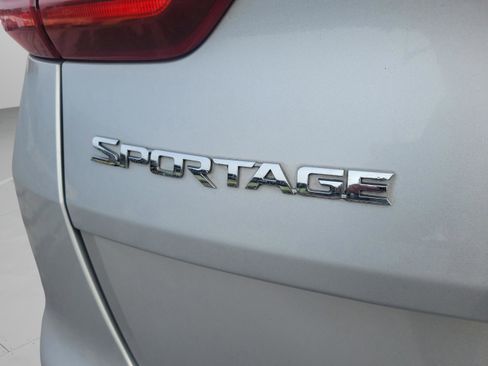 Used 2022 Kia Sportage LX image 10