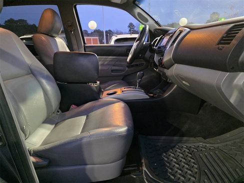 Used 2015 Toyota Tacoma PreRunner w/ SR5 Package image 24