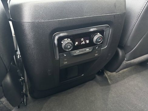 Used 2025 Chevrolet Tahoe High Country image 9