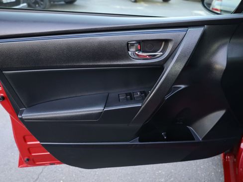 Used 2017 Toyota Corolla SE image 9