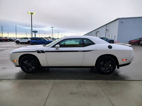 Used 2021 Dodge Challenger SXT w/ Blacktop Package image 5