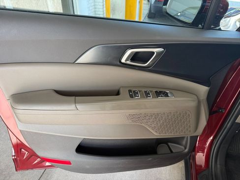 Used 2026 Kia Carnival FWD image 18