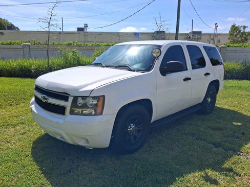 Used 2010 Chevrolet Tahoe LS w/ Interior Plus Package RWD image 2