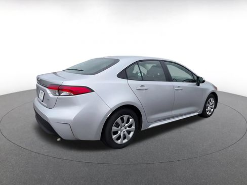 Used 2025 Toyota Corolla LE FWD image 11