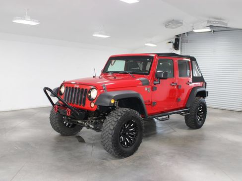 Used 2018 Jeep Wrangler Unlimited Sport S AWD/4WD image 4