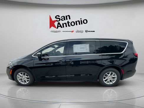 New 2026 Chrysler Pacifica Select FWD image 13