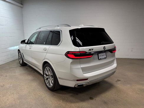 Used 2023 BMW X7 xDrive40i w/ Premium Package image 9