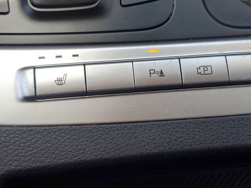 Used 2025 Kia Carnival FWD image 30