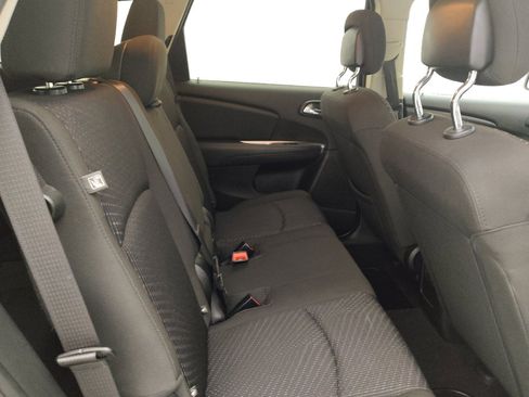 Used 2017 Dodge Journey SE w/ Flexible Seating Group image 19