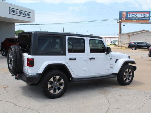 Used 2018 Jeep Wrangler Unlimited Sahara AWD/4WD image 4