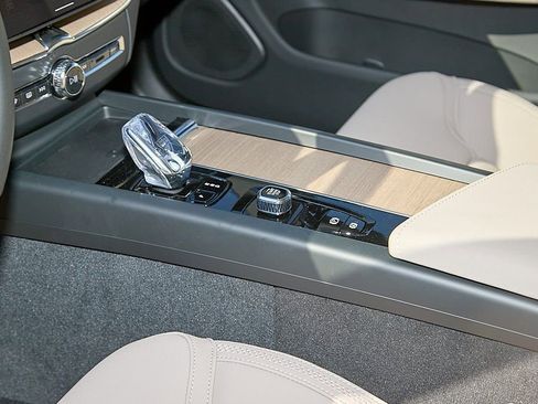 New 2026 Volvo XC60 B5 Plus w/ Protection Package Premier image 15