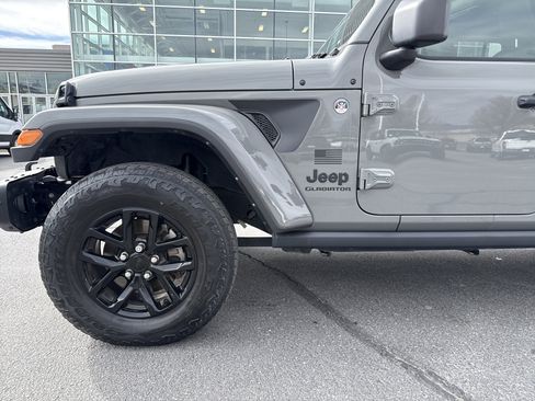 Used 2023 Jeep Gladiator Sport image 9
