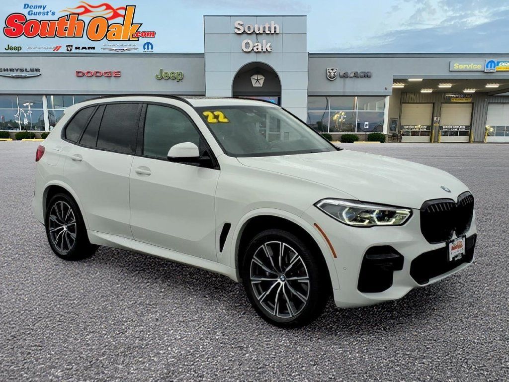 Used 2022 BMW X5 xDrive40i w/ M Sport Package AWD/4WD image 1