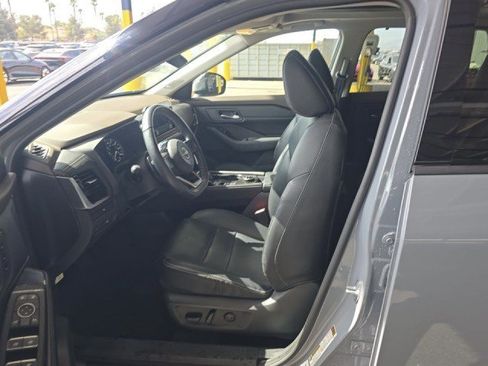 Used 2023 Nissan Rogue SL w/ SL Premium Package AWD/4WD image 3