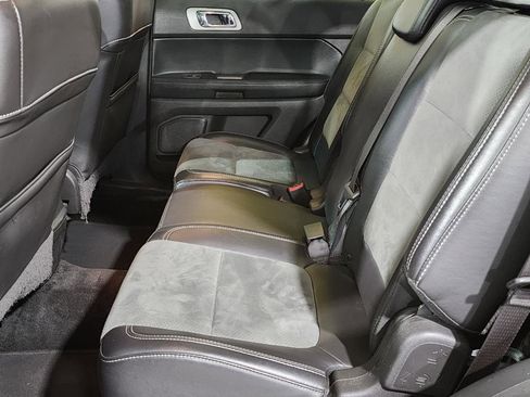 Used 2015 Ford Explorer XLT w/ Equipment Group 202B image 20