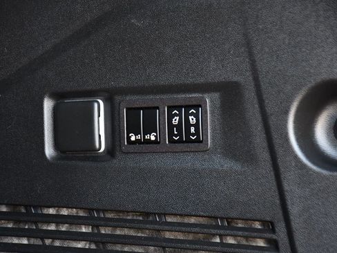 Used 2023 GMC Yukon SLT w/ SLT Premium Package AWD/4WD image 21