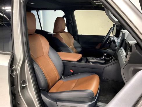 Used 2024 Lexus GX 550 w/ Accessory Package (Z1) image 10