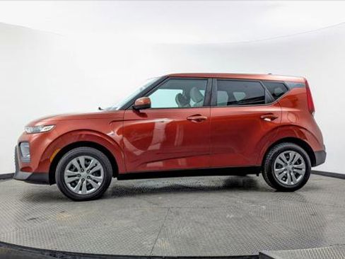 Used 2020 Kia Soul LX image 3