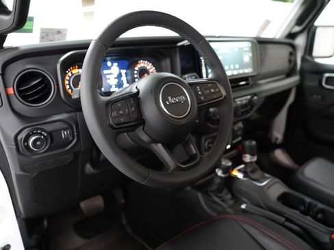 Used 2025 Jeep Wrangler Rubicon image 12